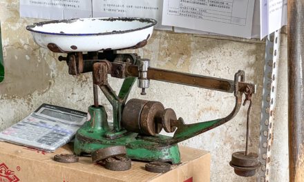 Cropped Old-school_weighing_scale